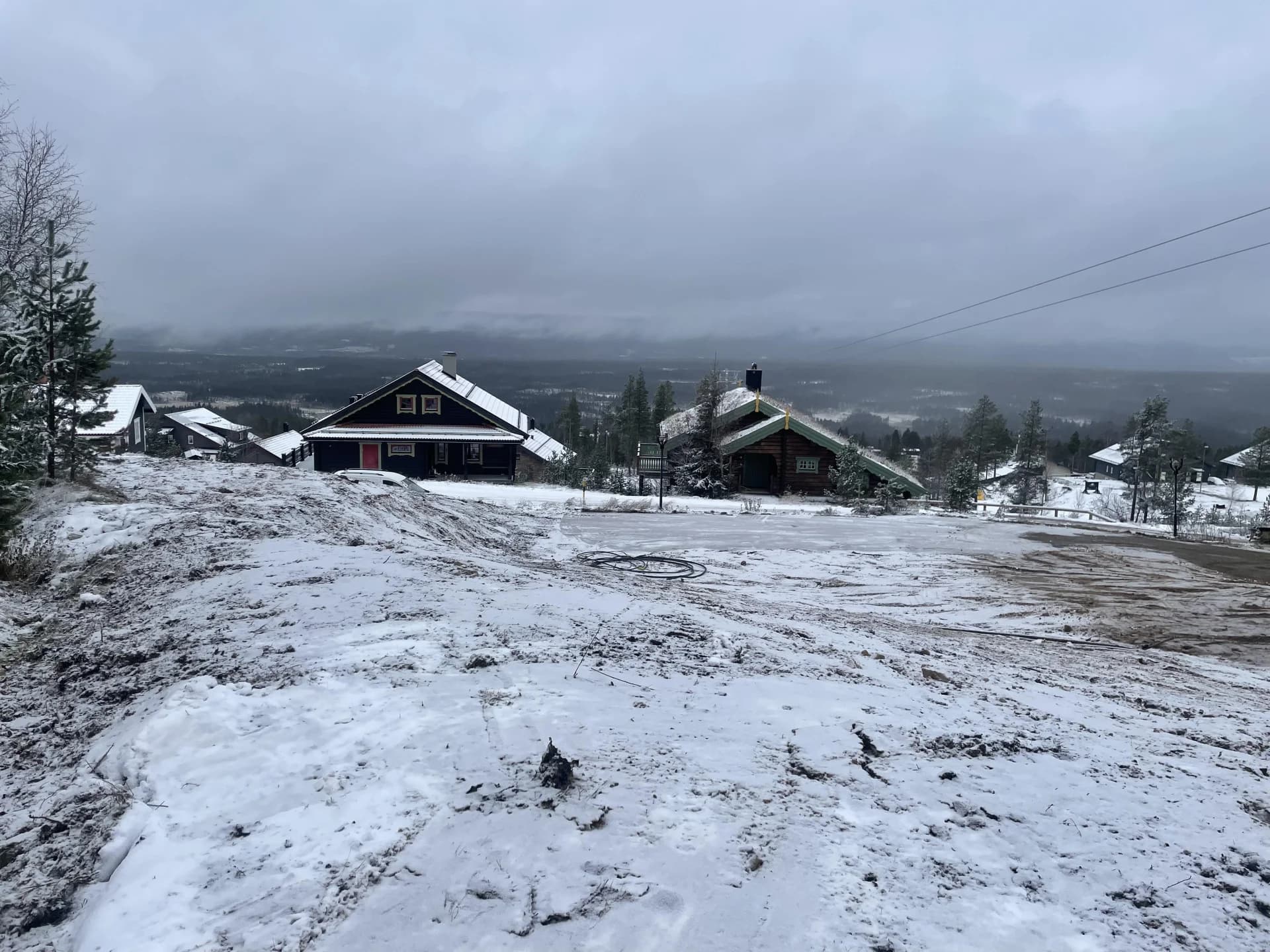 Rivning av Dählie-stugan i Idre Fjäll — under eller efter