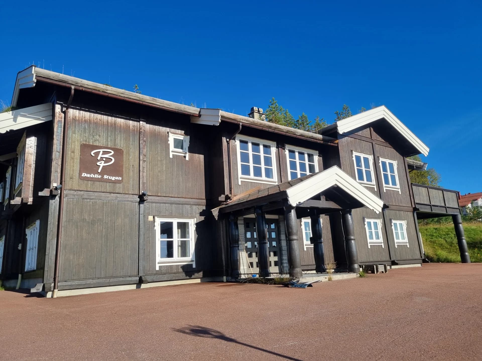 Rivning av villa, flerbostadshus eller industri — vad skiljer?
